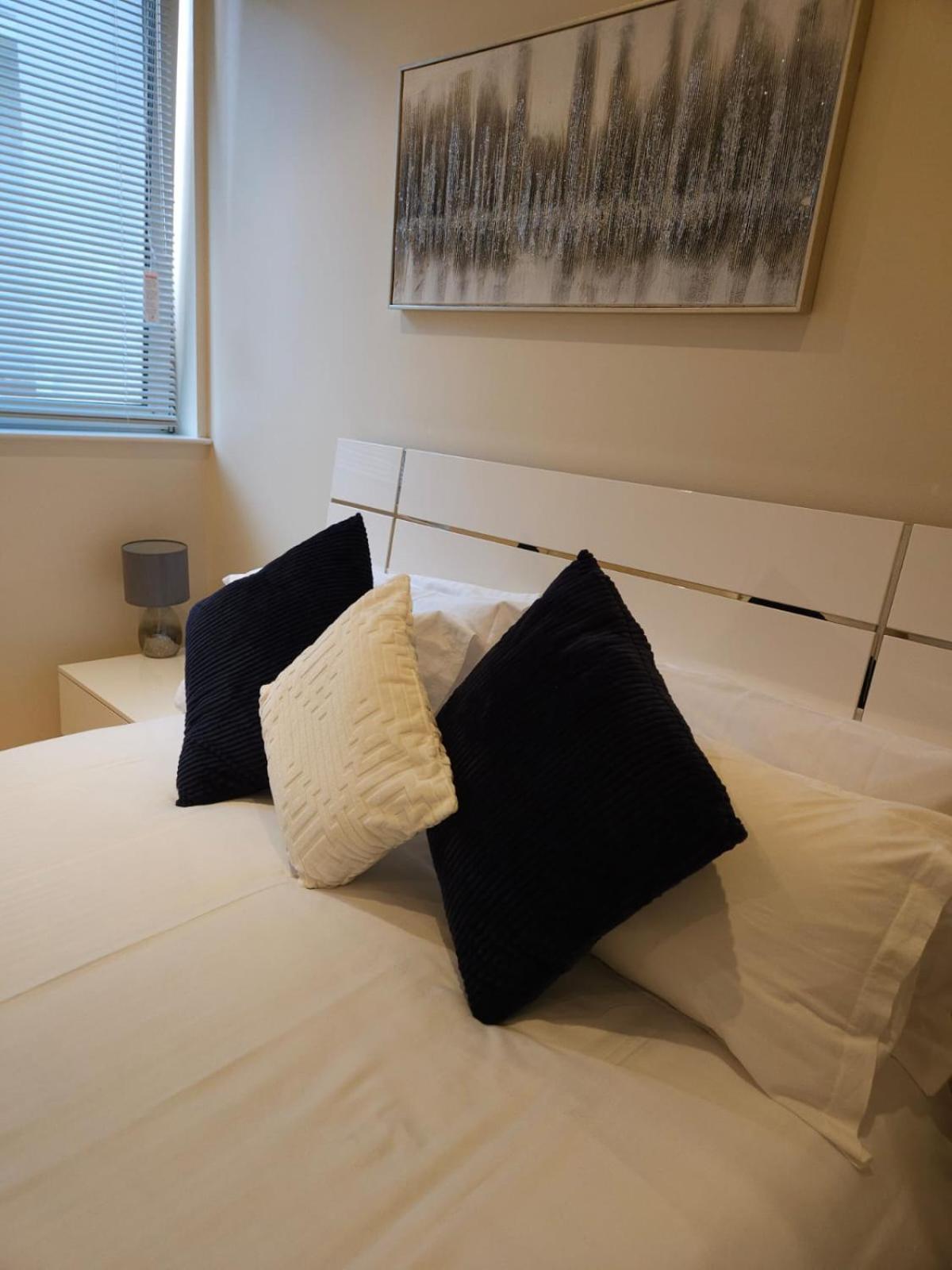 Comfy Spacious Apartment In Canary Wharf Londra Dış mekan fotoğraf
